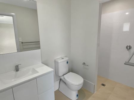 Four Bedroom Home in Popular Southlakes Estate - Photo 2