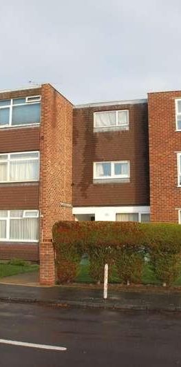 Addlestone, KT15 - Photo 1