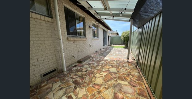 Located in a quiet and convenient location - Photo 1