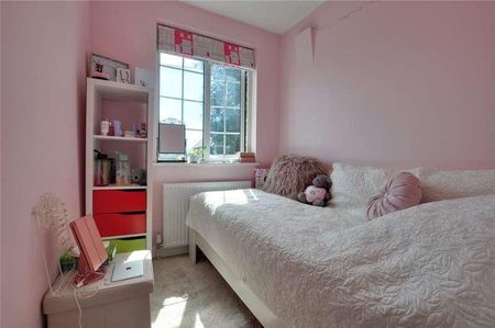 Shortwood Avenue, Staines-upon-thames, Surrey, TW18 - Photo 5