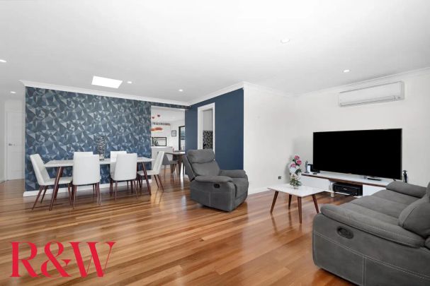 “STYLISH FAMILY HOME !!” - Photo 1