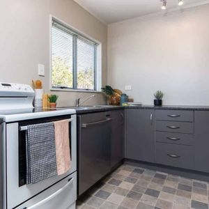 3 Bedroom House - Photo 2