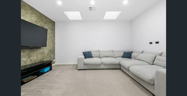 Four Bedroom Family home - Photo 1