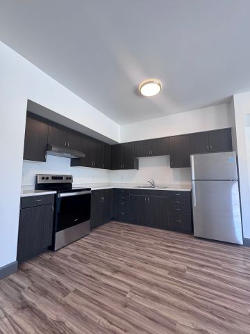 For Lease - 22645 ADELAIDE Road Unit# 310, Strathroy-Caradoc, Ontario - Photo 2