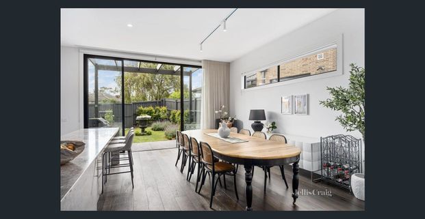 Designer Proportions in Seamless Location - Photo 1