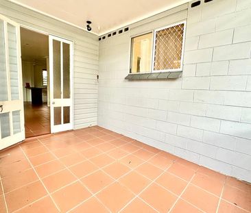 GROUND FLOOR UNIT CLOSE TO THE CITY! - Photo 6