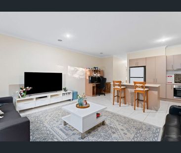 Low Maintenance Living in Lakeside with Loads of Storage! - Photo 1