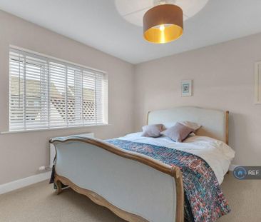 4 bedroom detached house to rent - Photo 3