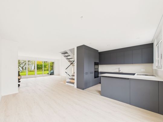 Modern 6.5-room family townhouse with lake view in Horgen – First occupancy after renovation / Modern 6.5-Room Family Townhouse in Horgen Newly Renovated 2025 - Photo 1