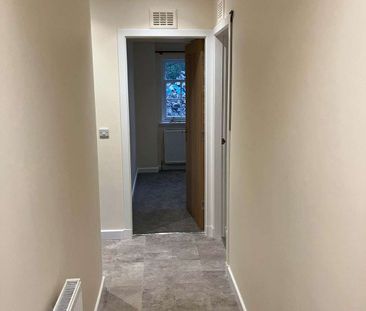 A beautifully refurbished three-bedroom cottage set in an attractiv... - Photo 2