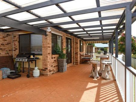 4 Bedroom Home within Walking Distance to a Park and Major Shopping Centre Then Look No Further! - Photo 5