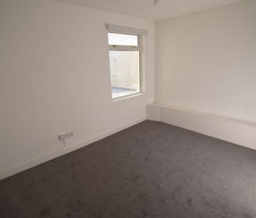 To Let 1 Bed Flat - Photo 4