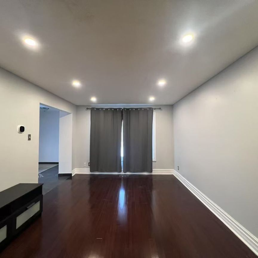 For Lease - 516 Alder Court, Pickering, Ontario - Photo 1