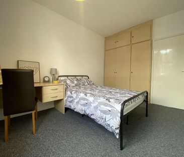 4 bedroom terraced house to rent - Photo 3