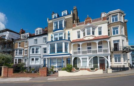3 bedroom flat to rent - Photo 4