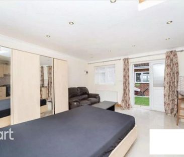 Studio to rent - Photo 3