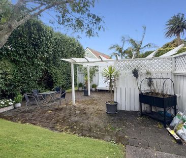 Newly Renovated Garden Apartment - Photo 3