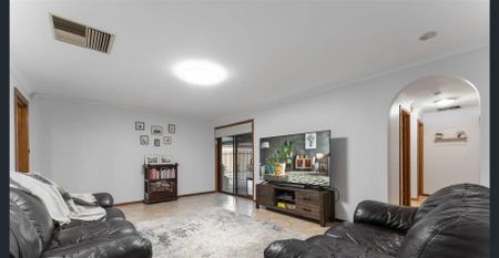 Entertainers Delight 4 bed/2 Bath/Separate Rumpus & In ground Swimming Pool plus Entertaining Area - Photo 2