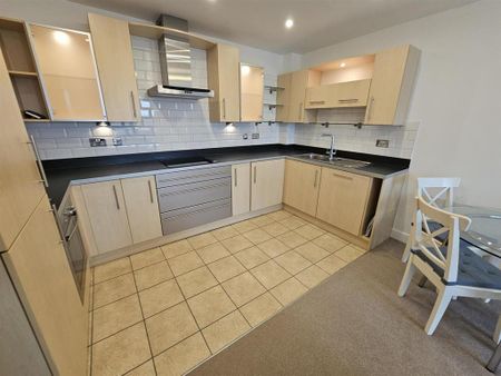 2 bedroom flat to rent - Photo 5