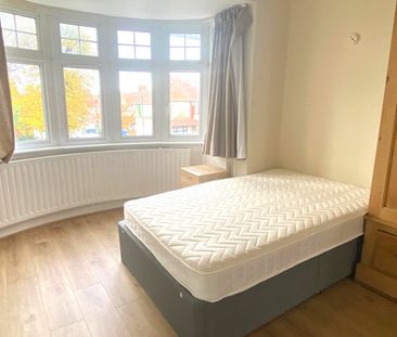 Cleveley Crescent, Ealing, W5 1DZ - Photo 4