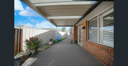 COMFORTABLE HOME INCLUDES SOLAR PANELS !!! - Photo 3