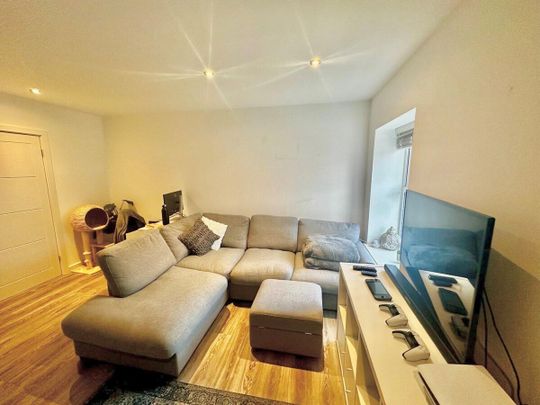 Back Dragon Parade, Harrogate - Photo 1