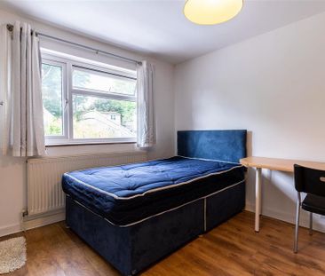 6 bedroom house to rent - Photo 2