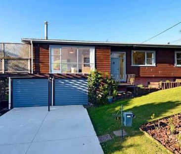 3 Bedroom in Milford with double lock up garaging - Photo 4