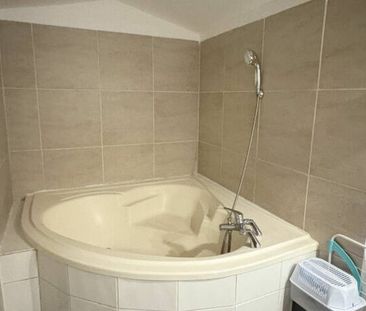 F2 DUPLEX MEUBLE - QUARTIER MAZELLE - COUR INTERIEURE - Photo 6