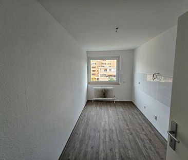 Neue Wohnung, neues Glück! Praktische 3-Zi.-Wohnung mit Balkon such... - Foto 1