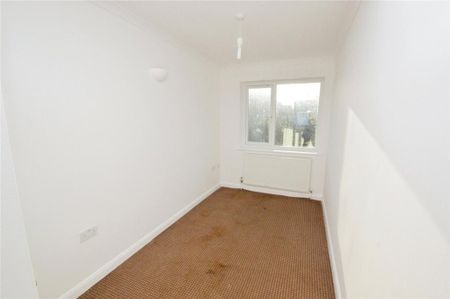 4 bedroom semi-detached house to rent - Photo 4