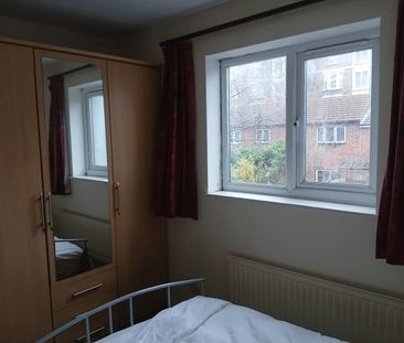 3 Bed Terraced House, Finnis Street, E2 - Photo 4