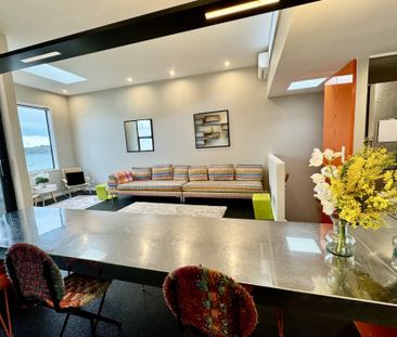 Split level townhouse on the waterfront - Photo 3