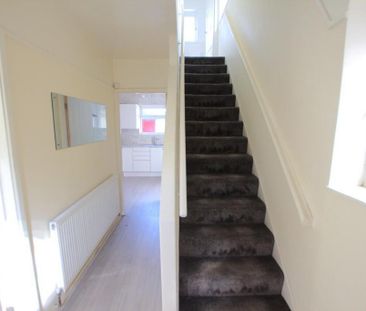 3 bedroom end of terrace house to rent - Photo 4
