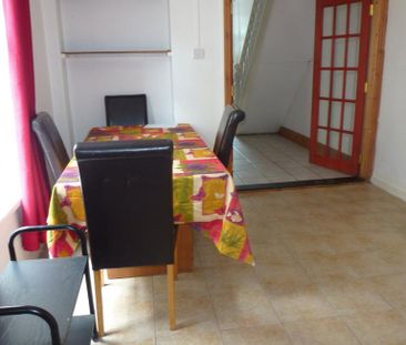 4 bedroom end of terrace house to rent - Photo 4