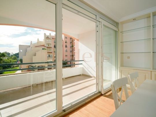 2 room luxury Flat for rent in Cascais, Lisbon - Photo 1