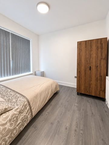 4 Bed Terraced House, Longden Road, M12 - Photo 3