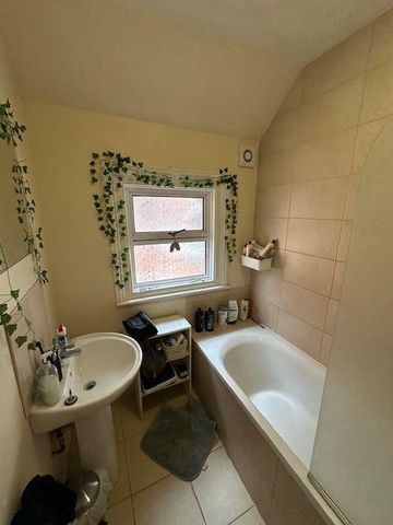 6 bedroom semi-detached house to rent - Photo 2