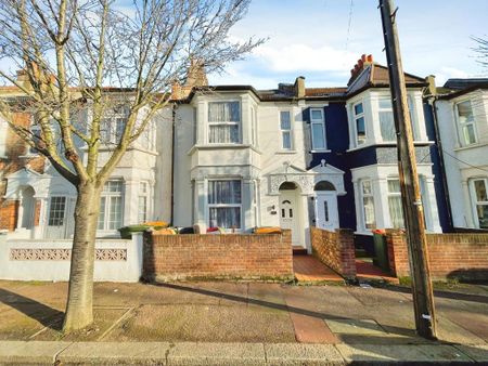 1 bedroom in a house share to rent - Photo 5