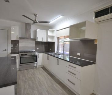 Entertainers Delight! MASSIVE Brick 4x2 Family Home! - Photo 2