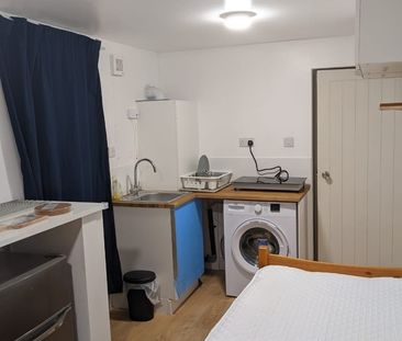 Room in a Shared House, Crownfield Avenue, IG2 - Photo 1