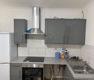 2 Bed Flat, Holland Road, E6 - Photo 6