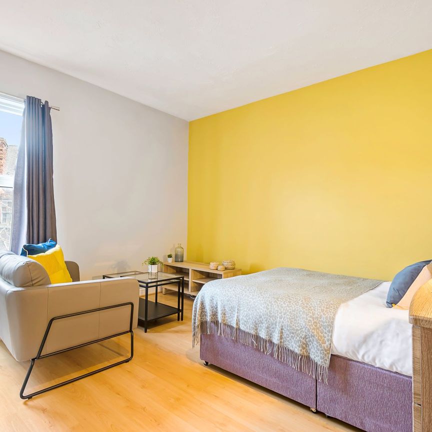 3 MOOR VIEW Leeds - LS6 1AQ - Photo 1