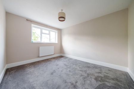 3 bedroom flat to rent - Photo 5