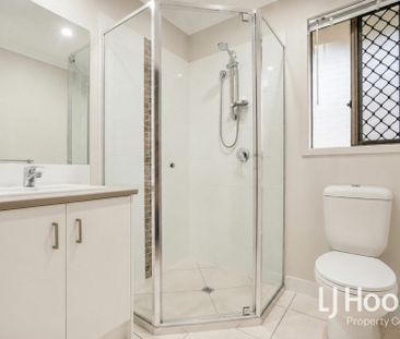 Modern 3 Bedroom Home Offering Family Lifestyle! - Photo 5