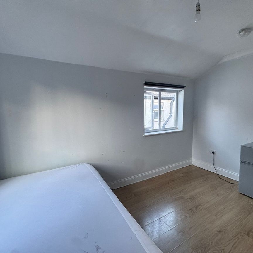 Room in a Shared Flat, Chandler Avenue, E16 - Photo 1