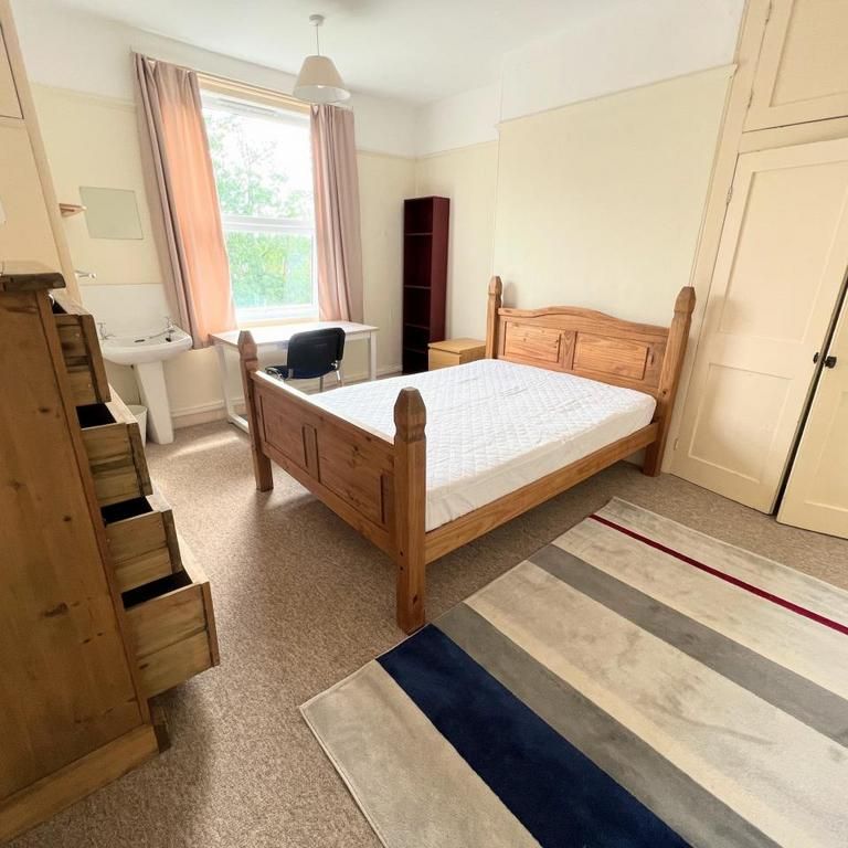 6 bedroom terraced house to rent - Photo 1