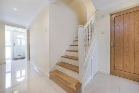 4 Bed Semi-Detached House, John Silkin Lane, SE8 - Photo 2