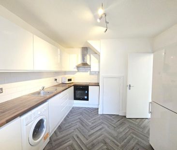 3 bedroom ground floor maisonette to rent - Photo 6