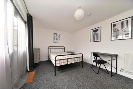 1 bedroom in a house share to rent - Photo 3